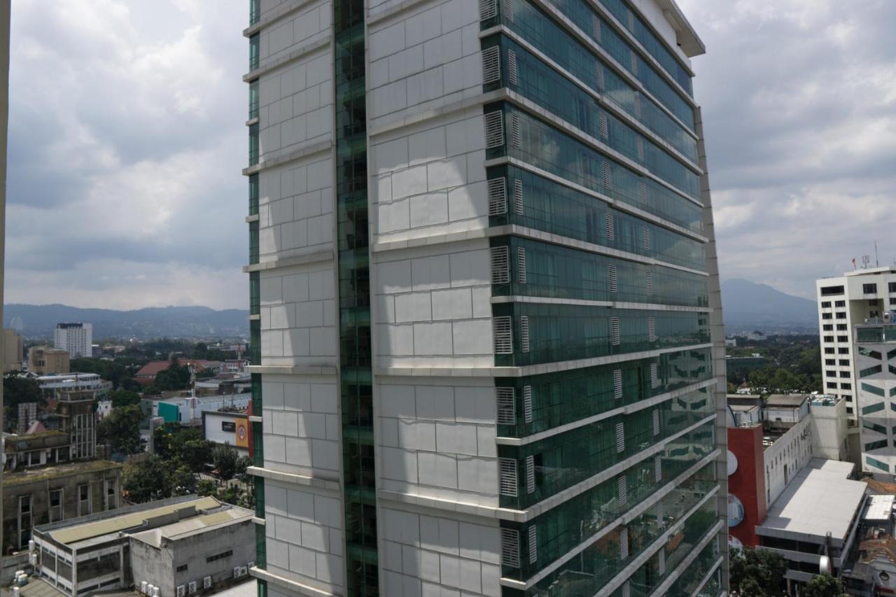 Modern At Tamansari La Grande By Travelio Apartemen